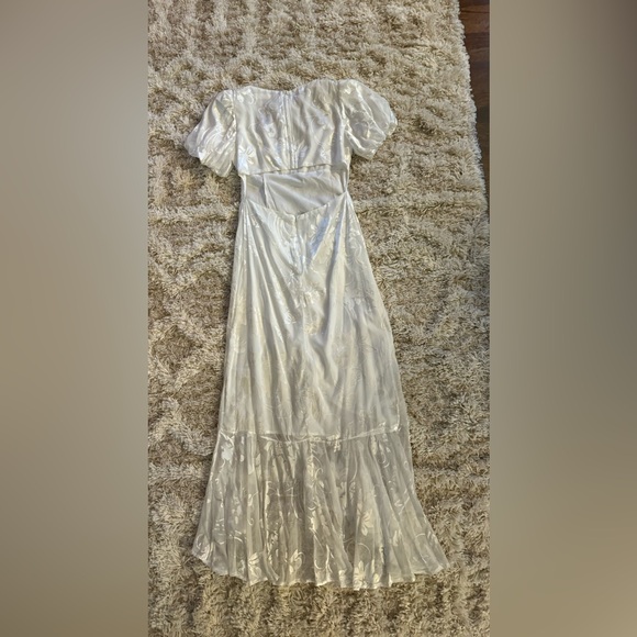 ASTR the label Dayanara Floral Burnout Puff sleeve midi dress - Picture 6 of 8